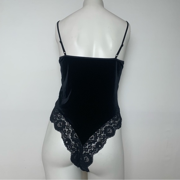 Victoria’s Secret black velvet and lace bodysuit medium - Picture 4 of 6